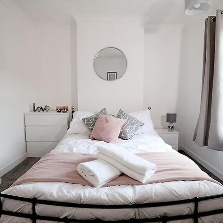 Convenient & Central 2-Bed House NWI Buitenkant foto