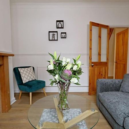 Convenient & Central 2-Bed House NWI Buitenkant foto