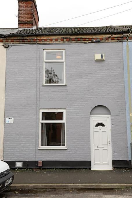 Convenient & Central 2-Bed House NWI Buitenkant foto