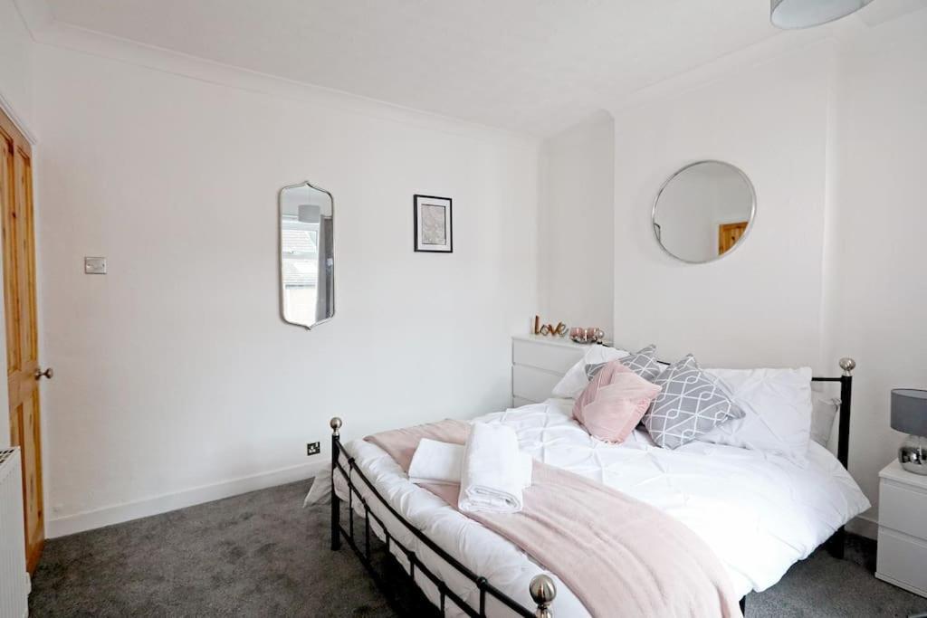 Convenient & Central 2-Bed House NWI Buitenkant foto