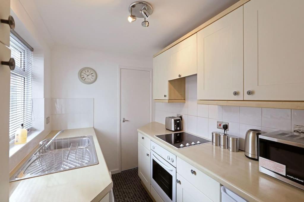 Convenient & Central 2-Bed House NWI Buitenkant foto