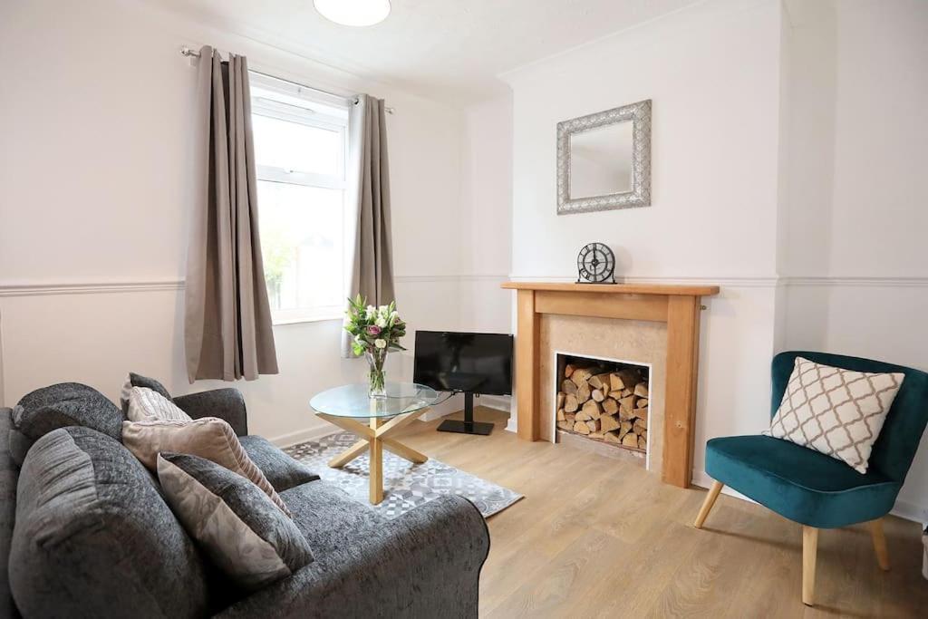 Convenient & Central 2-Bed House NWI Buitenkant foto